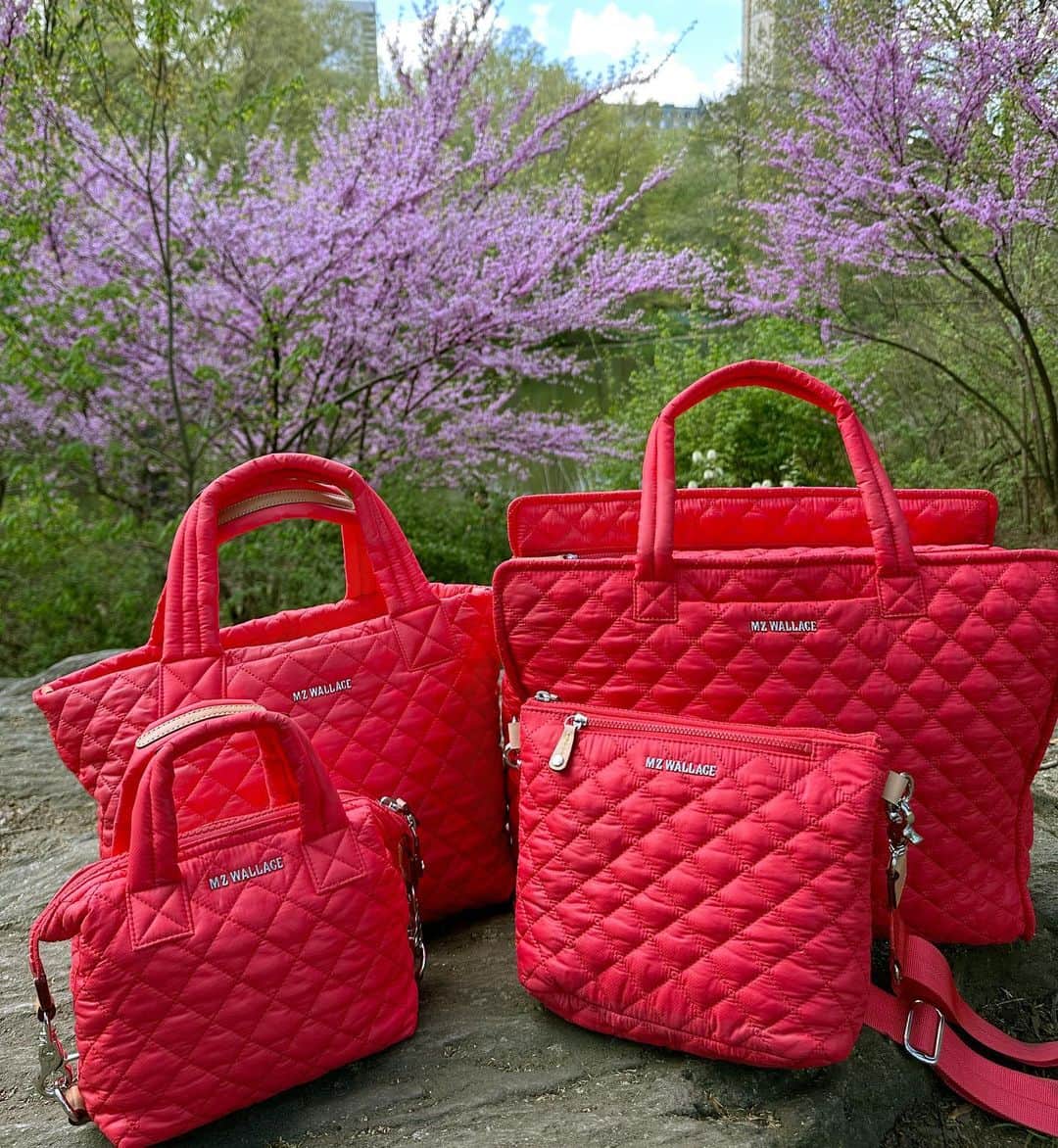 MZウォレスのインスタグラム：「POV: It’s cherry blossom season but you can’t take your eyes off of Coral.」