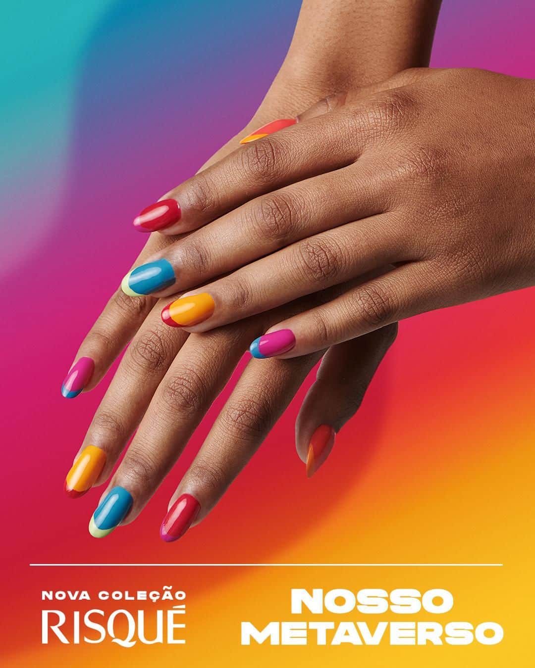 Risqueのインスタグラム：「Que tal começar a semana ousando nas unhas? 😉 Misture as cores, pinte uma unha de cada cor e se joga na inglesinha com #RisquéNossoMetaverso. Afinal, não há limites para se expressar com o colorido!  Disponível no link da bio.  #EsmaltesRisqué #RisquéOficial」