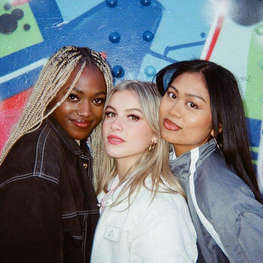 サウンドクラウドのインスタグラム：「UK power trio @needanamebro is HERE with their new single, "Better Love." Listen to these angelic harmornies now at the link in bio 💋⭐🎀」