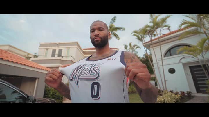 デマーカス・カズンズのインスタグラム：「We ready Guaynabo 🏀🔥  See u in a bit at our press conference at 6:00pm on our YouTube Channel 👀📺  🎥 @matos.media   #SonLosMets」