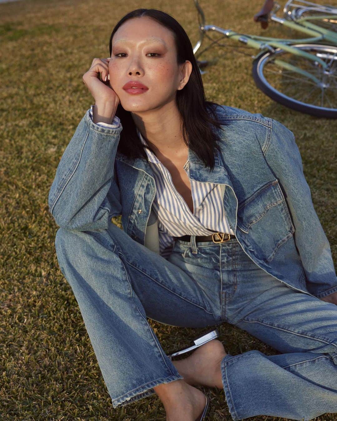 Saks Fifth Avenueのインスタグラム：「“Describe your perfect date.” . . . “That’s a tough one. I’d have to say April 25, because it’s not too hot, not too cold. All you need is a light @nililotan jacket.” 💅 Tap or head to the link in our bio to shop. #Saks」