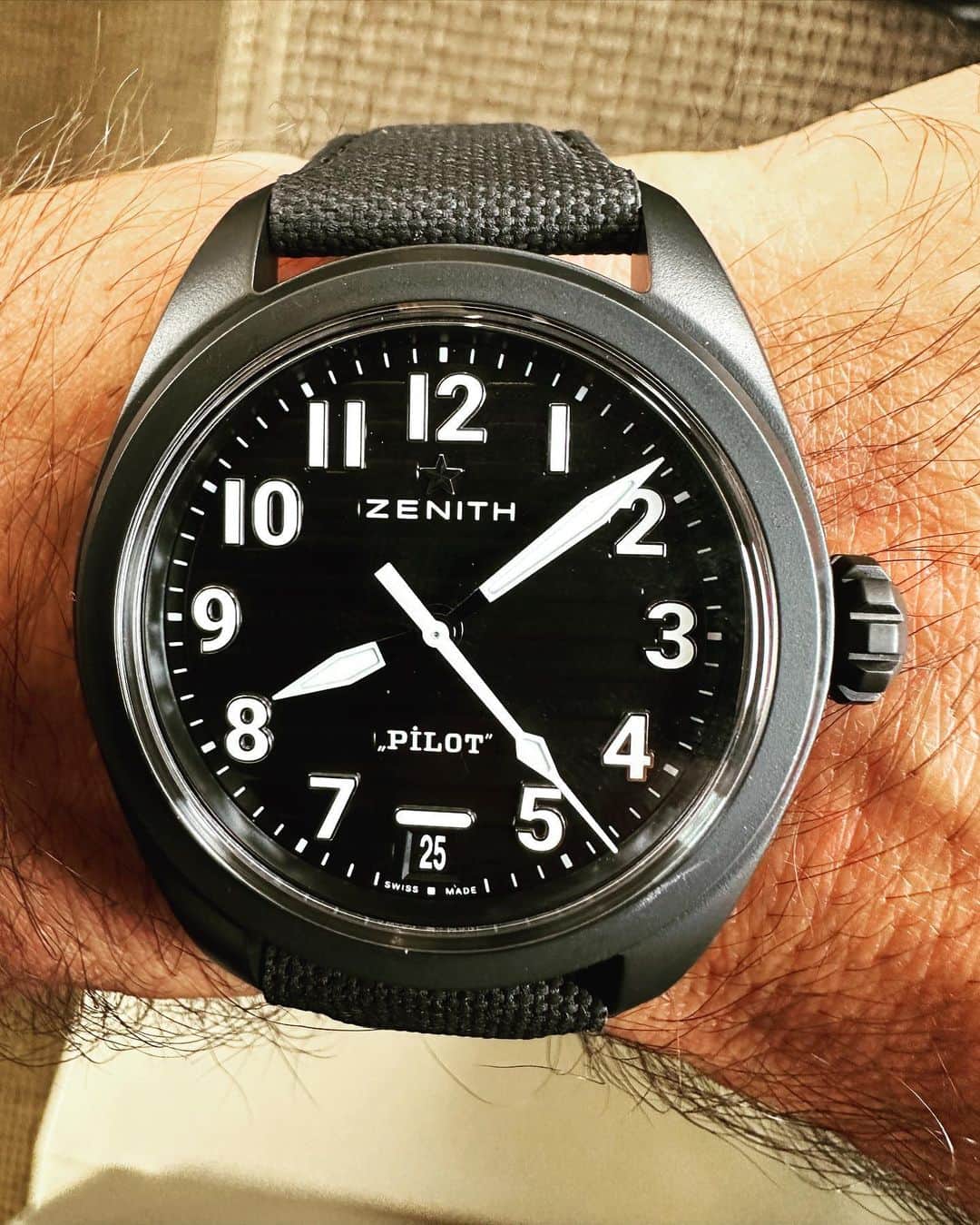 アーロン・ロジャースのインスタグラム：「It’s time. #8 🛩️  Congratulations to my friends at @zenithwatches on the launch of their new Pilot collection. I'm lucky to have been one of the first to try out the Pilot Automatic in black ceramic. The perfect companion for my next adventure. #theskyisyours #timetoreachyourstar」