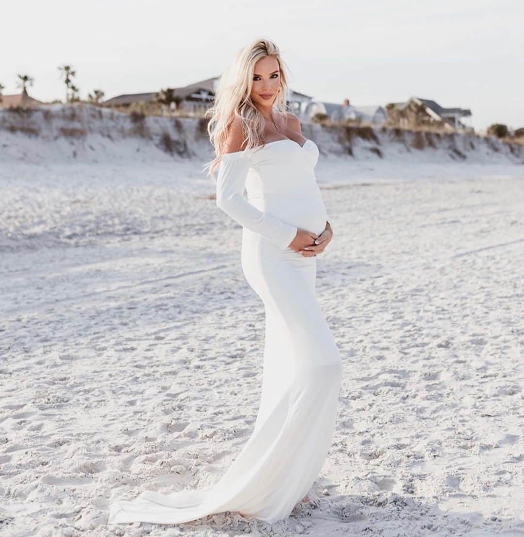 Elise Lobbのインスタグラム：「We can’t wait to meet you little boy ! 🥰💙💙💙  🧿🙏🏼」