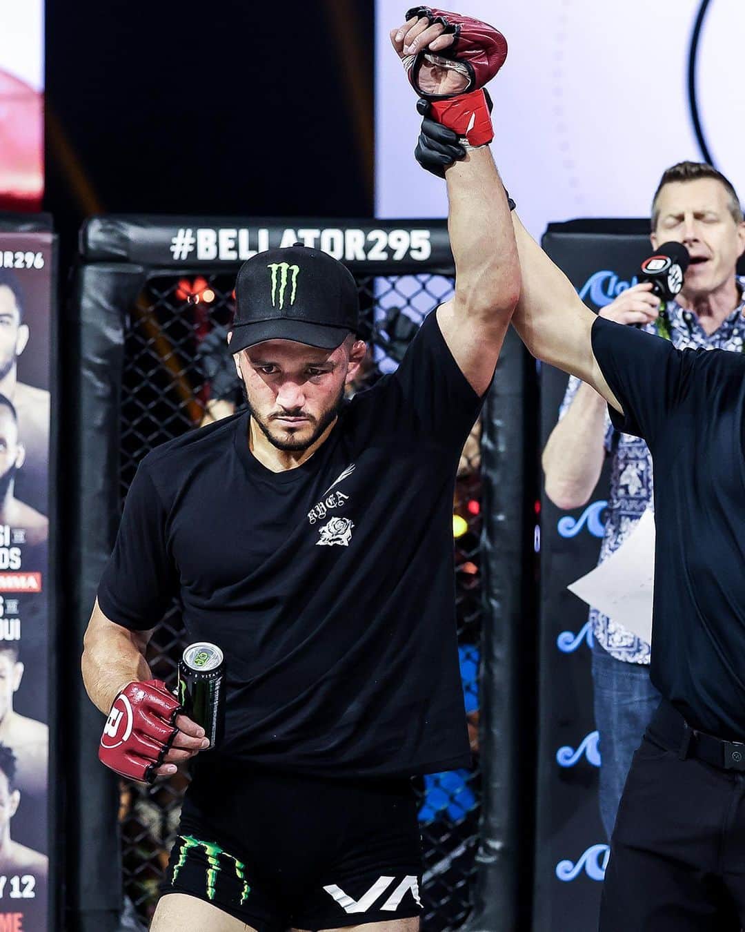 のインスタグラム：「Came to paradise and got the featherweight dub at #Bellator295 🏝 @AaronPicoUSA @BellatorMMA  #MonsterEnergy #Bellator #BellatorMMA #MMA #MartialArts」