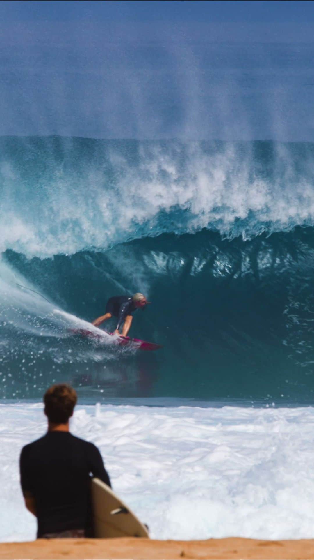 ジェイミー・オブライエンのインスタグラム：「Pipeline turned on yesterday morning 📈 @jamieobriensurfexperience」
