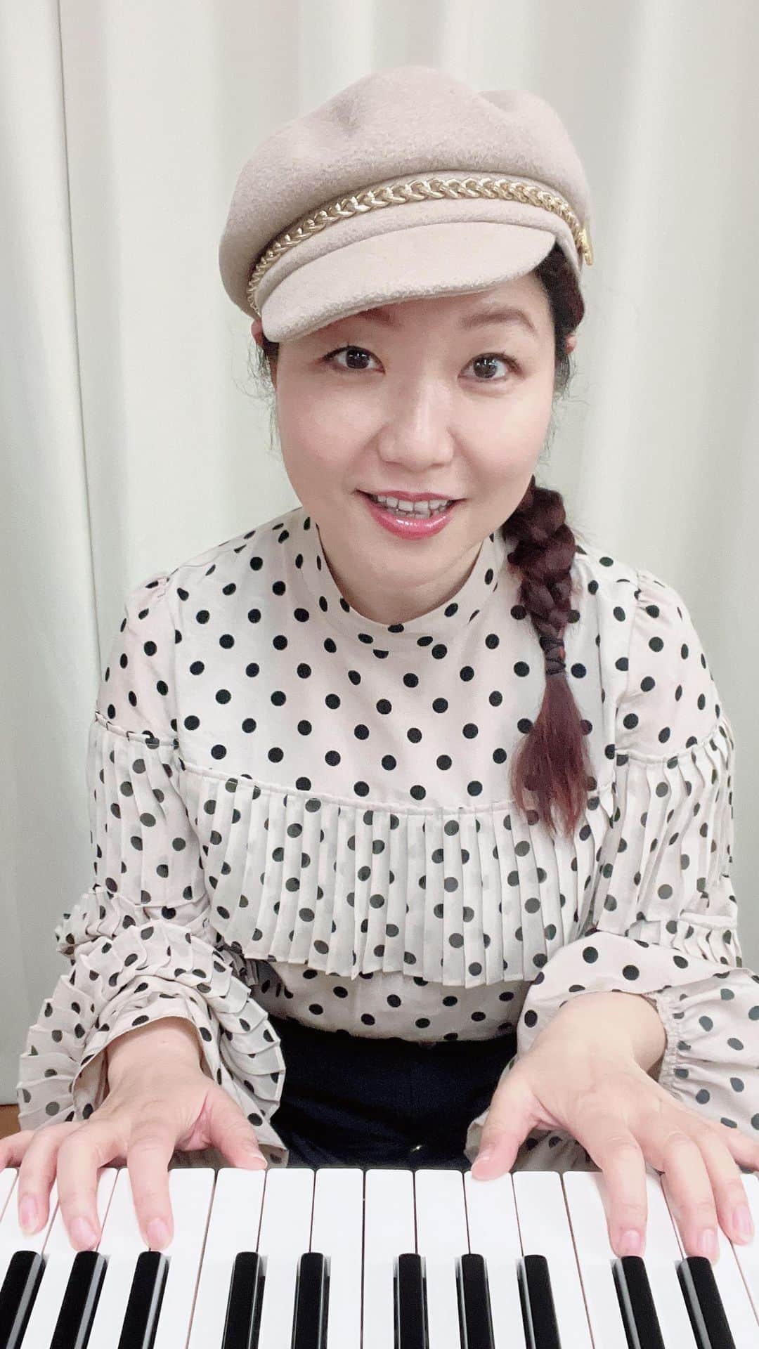 有坂美香のインスタグラム：「【水曜ボイトレ！初級】 今日もみんなでボイトレ！ 少人数クラス、 中目黒のスタジオにて 少し枠があります！ ご興味のある方は @mikaarisaka までDMください♫」
