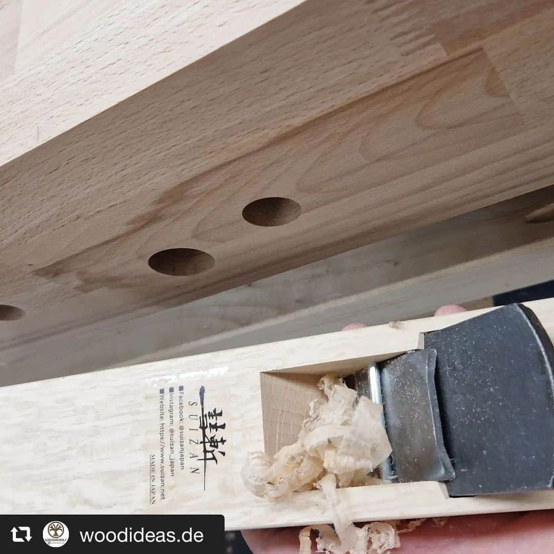 SUIZAN JAPANのインスタグラム：「Looks great!😁👍🔥 Thanks for using our Japanese planer🙌 ⁡ Sieht toll aus!😁👍🔥 Danke, dass Sie unsere japanische Hobelmaschine verwenden🙌 ⁡ Repost📸@woodideas.de Weiter geht es mit der Werkbank/Vorderzange.  Die Vorderzange bringt mich ganz schon zum schwitzen. Es ist gar nicht so einfach die Bohrungen alle richtig zu setzen.  Aber es wird... •  Bleibt dran und folgt mir 👇🏼  ______________ @woodideas.de ____________ • #werbung #woodideas #buche #vorderzange #workbench #workshop #workshoporganization #workshops #woodworkforall #woodworking #germanwoodworker #germanmaker #maker #craftsman #craft #diyprojects #sortimo #workbenchbuild #work #new #build #drawerorganization #selfmade #awesome #amazing #lboxx #bosch #amazing ⁡ #suizan #suizanjapan」