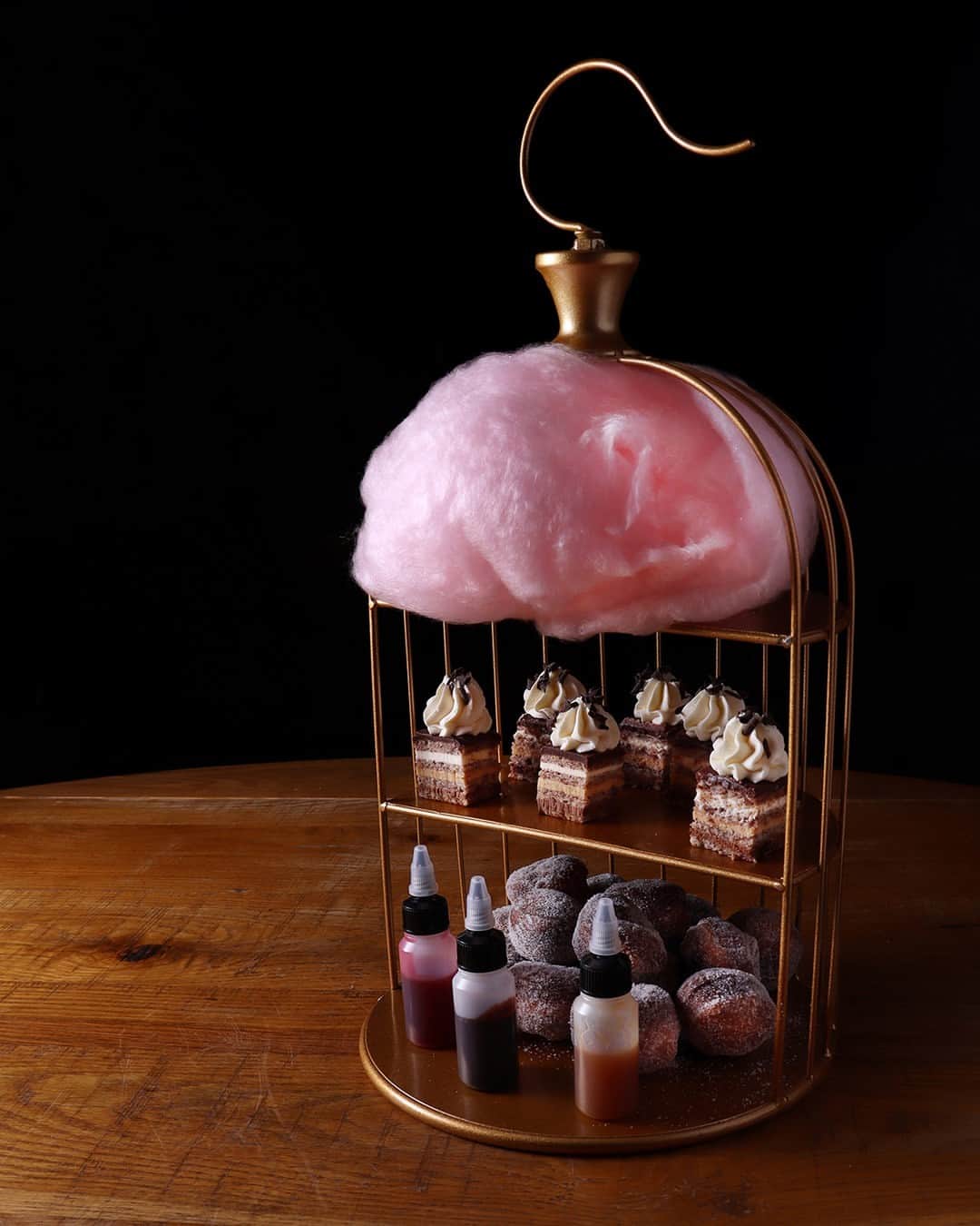 The Venetian Las Vegasのインスタグラム：「The Cindy Girl Sweet Finale awaits you at @buddyvs! Cotton candy, donut holes, mini pastries, and more are served up in a golden bird cage, the perfect sweet finish.   📷: @damoneats」