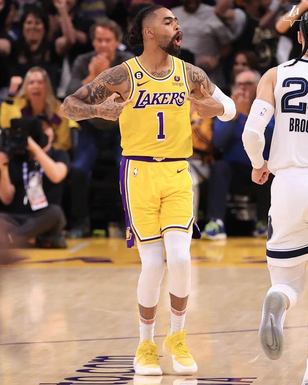 Los Angeles Lakersさんのインスタグラム写真 - (Los Angeles LakersInstagram)「Ice in his veins with three straight clutch 3s 🥶」4月26日 7時05分 - lakers