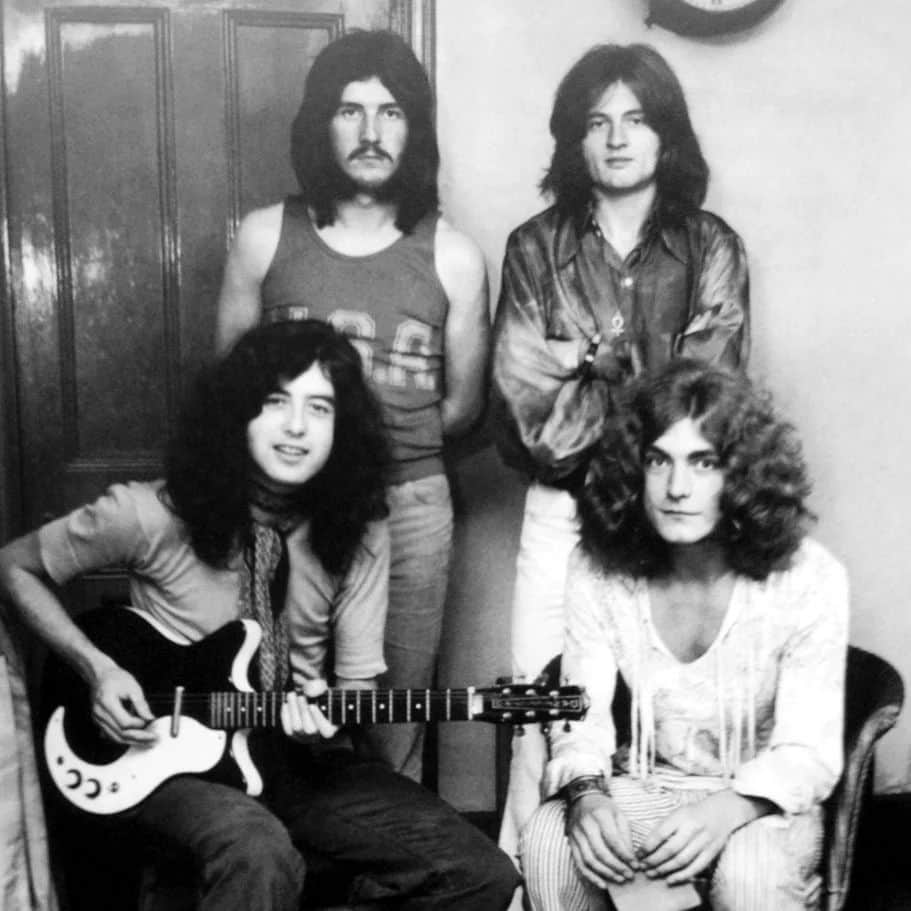 中村松江さんのインスタグラム写真 - (中村松江Instagram)「今日の一曲はLed Zeppelinで『Good Times Bad Times』です✨ アルバム「Led Zeppelin」に収録。 レッド・ツェッペリンが1969年にリリースしたデビューアルバムの一曲目です✨ この冒頭の一曲で聴くものを虜にする魅力がありますね🎶 (№1328) #歌舞伎　 #中村松江 #ledzeppelin #goodtimesbadtimes」4月26日 7時10分 - matsue_nakamuraofficial