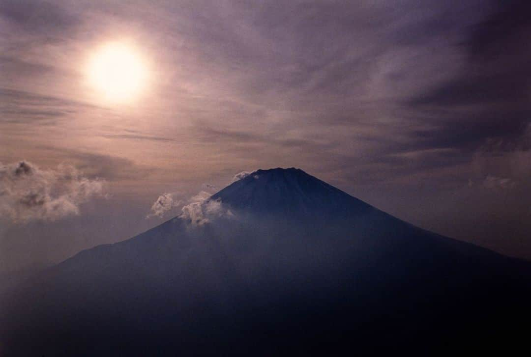 Michael Yamashitaさんのインスタグラム写真 - (Michael YamashitaInstagram)「Back in Japan and heading for Mt. Fuji.  Fujisan as it’s known to the Japanese, is the most iconic symbol of Japan, as well as an active volcano and its tallest mountain (3776 m or 12,388 ft). Climbing Mt. Fuji and experiencing the sunrise is regarded as an important pilgrimage and has inspired painters, poets and photographers for centuries. Here are a few frames taken from the air. #Fuji #mtfuji #fujisan」4月26日 7時14分 - yamashitaphoto