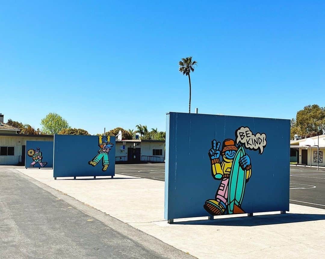 Stanceさんのインスタグラム写真 - (StanceInstagram)「Recently our #punksandpoets @_djjavier wrapped up a big mural project at Concordia Elementary in our hometown of San Clemente.⁠ ⁠ The murals throughout the campus celebrate and focus on the uniqueness in every student (from their skin color, how they look, what they like) but together creating a mosaic of color and personalities. 🎨👏⁠ ⁠ More on DJ Javier in our link in bio. 🔗⁠ ⁠ #stancesocks #stitcheddifferent」4月26日 7時15分 - stanceofficial