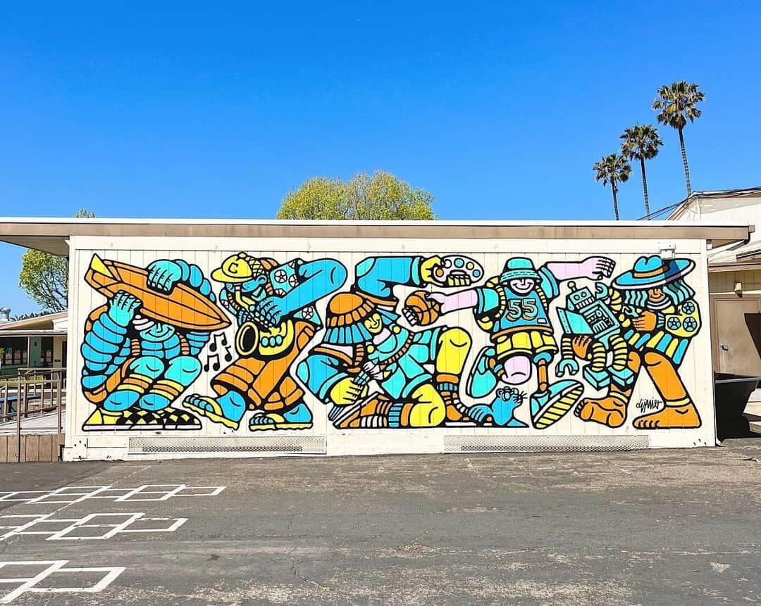 Stanceさんのインスタグラム写真 - (StanceInstagram)「Recently our #punksandpoets @_djjavier wrapped up a big mural project at Concordia Elementary in our hometown of San Clemente.⁠ ⁠ The murals throughout the campus celebrate and focus on the uniqueness in every student (from their skin color, how they look, what they like) but together creating a mosaic of color and personalities. 🎨👏⁠ ⁠ More on DJ Javier in our link in bio. 🔗⁠ ⁠ #stancesocks #stitcheddifferent」4月26日 7時15分 - stanceofficial