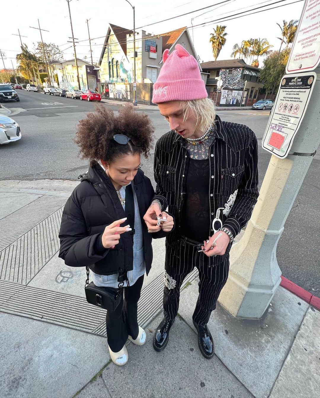 Young Gunnerさんのインスタグラム写真 - (Young GunnerInstagram)「i am 32 + 🖕🏼」4月26日 7時15分 - machinegunkelly