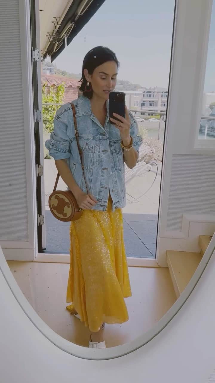 ダニジョーのインスタグラム：「In this episode, Danni breaks down how to dress down your special occasion dresses so you can get more mileage out of them after the event 💃🥳🕺🏻 dress by @markarian_nyc」