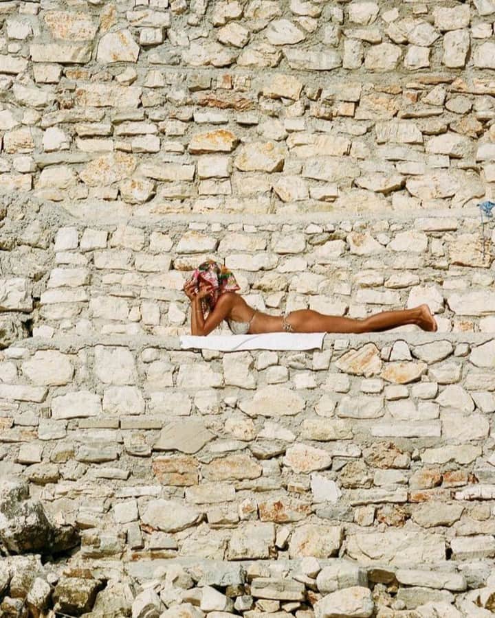 クレオベラのインスタグラム：「We invite you to get inspired: the romance of dreamy escapes, pulled from our Spring collection moodboard. Follow us on pinterest to discover more #globallyinspired」