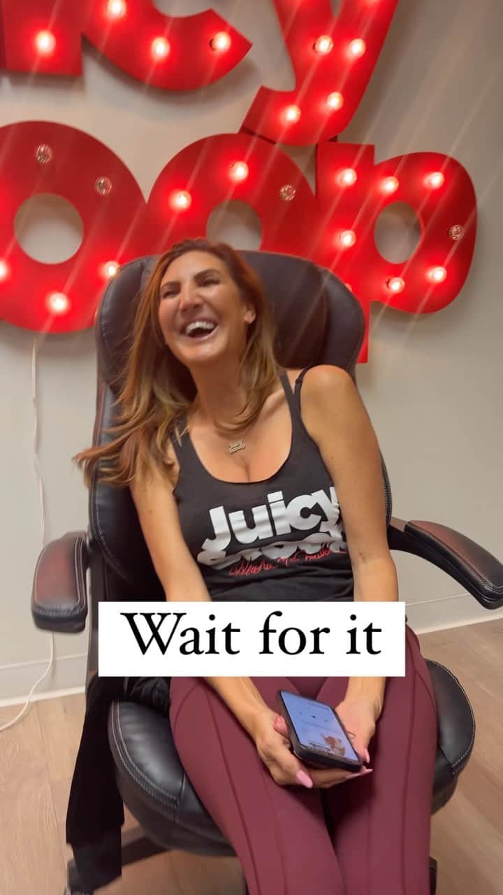 ヘザー・マクドナルドのインスタグラム：「Go listen to the new episode to see if you can hear it! #podcast #juicyscoop #comedy #fart #mistake #noise #recording #funny #embarassing #vanderpump #new #reality」