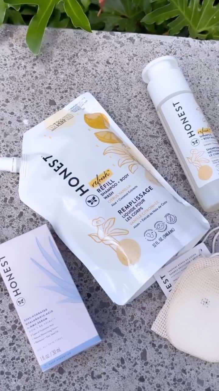 The Honest Companyのインスタグラム：「Refresh mode is set with our Shampoo + Body Wash in Citrus Vanilla. 💛 Created with a blend of naturally derived ingredients, this formula leaves you & your little’s skin feeling moisturized + clean!    🎥| @byecrystal」