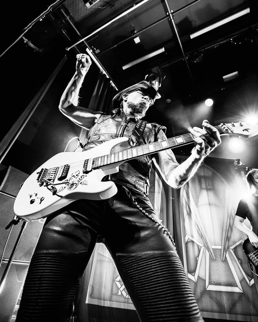 Queensrycheさんのインスタグラム写真 - (QueensrycheInstagram)「Stoney at Irving Plaza in NY (photo credit Stephanie Augello) #queensryche  #newyork #mikestone #stoney #guitarist #guitarplayer #goodtimes #makingmemories #rychersrule」4月26日 8時15分 - queensrycheofficial