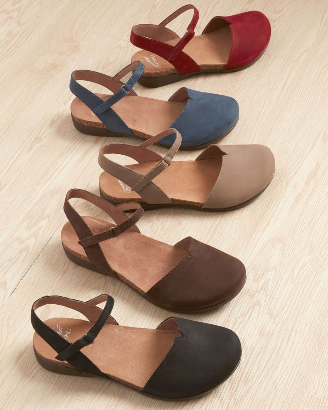 ダンスコのインスタグラム：「Our favorite transeasonal shoe, Rowan, is now available in 5 versatile colors.  The perfect go-anywhere style does exist! Shop Rowan, link in bio. #danskofootwear #transeasonal #alldaycomfort」
