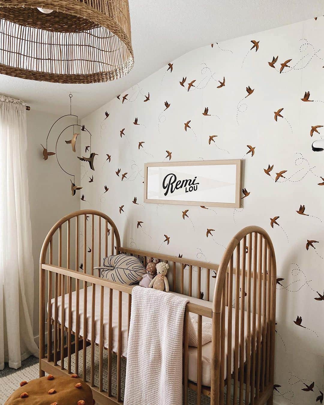 ジャスミン・トゥークスさんのインスタグラム写真 - (ジャスミン・トゥークスInstagram)「Talk about curve appeal. Our effortlessly cool Canyon collection by @leannefordinteriors gets so much love for its of-the-moment style & grow-with-them versatility.   ⭐ ⭐ ⭐ ⭐ ⭐ "Exceptionally well made. We will have it for many many years.” —Online review  → Don’t forget to remove items from the crib before your kiddos go to sleep. 💤  📷: @lindsaympaulson, @selfandspace_, @jillabstencox  #KidsFurniture #KidsRoomDesign #KidsInteriorStyling #LeanneFord」4月26日 8時42分 - crateandkids