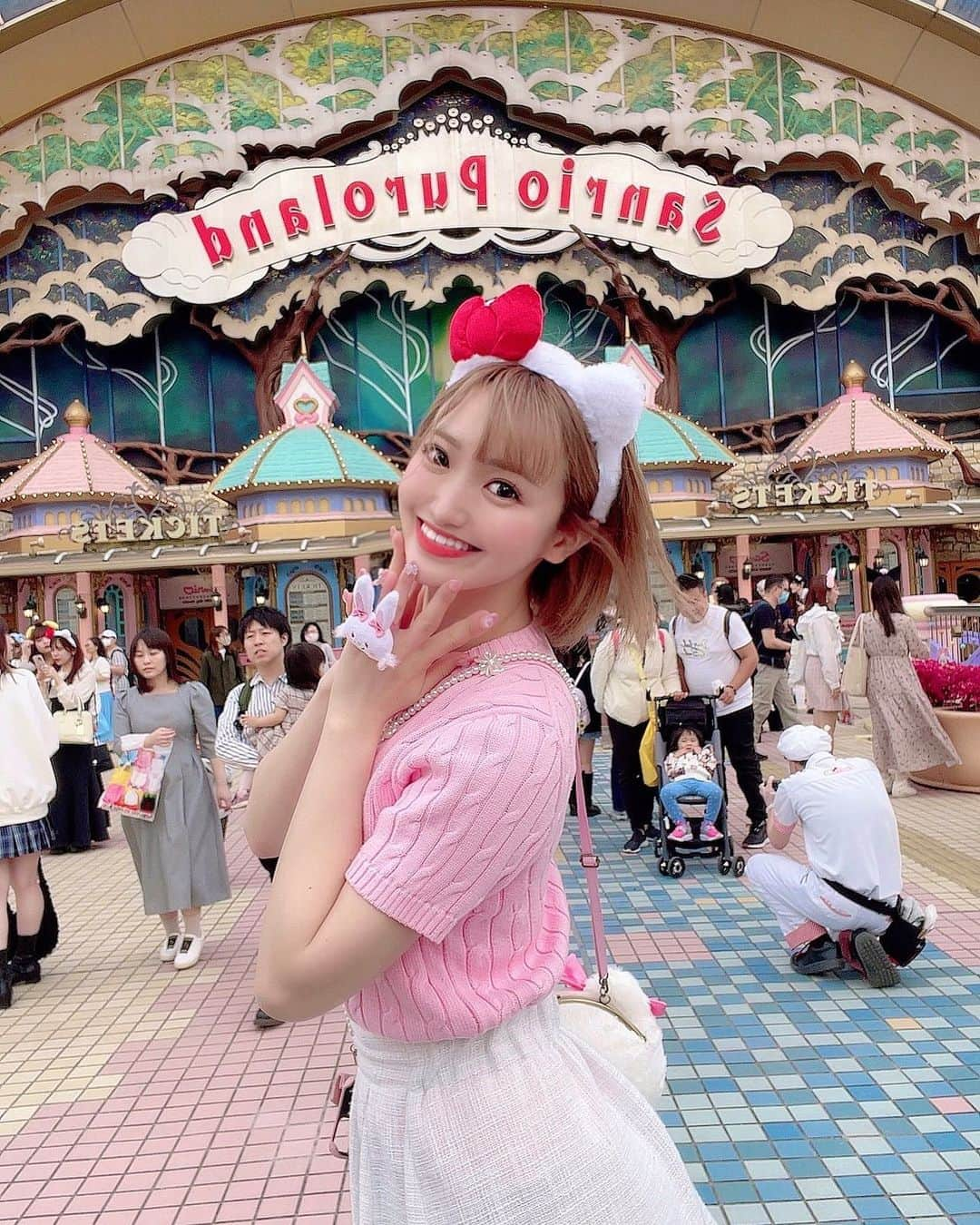 Ribonさんのインスタグラム写真 - (RibonInstagram)「かわいいフェスティバル❤️💕 . . . . . . . . . .  #burlesquetokyo #バーレスク東京 #スーパーバーレスク #japanesegirl #kawaii #ゆめかわいい #サンリオピューロランド #メルヘン #🎀 #六本木 #歌舞伎町 #渋谷 #sanrio #サンリオ #sanriopuroland  #大人可愛い  #ウィッシュミーメル  #インスタ映え  #映えスポット #映え写真　#サンリオコーデ #todayscode #ootd #私服　#poloralphlauren #ハローキティ #キティちゃんコーデ #hellokitty」4月26日 8時44分 - ribon_burlesque