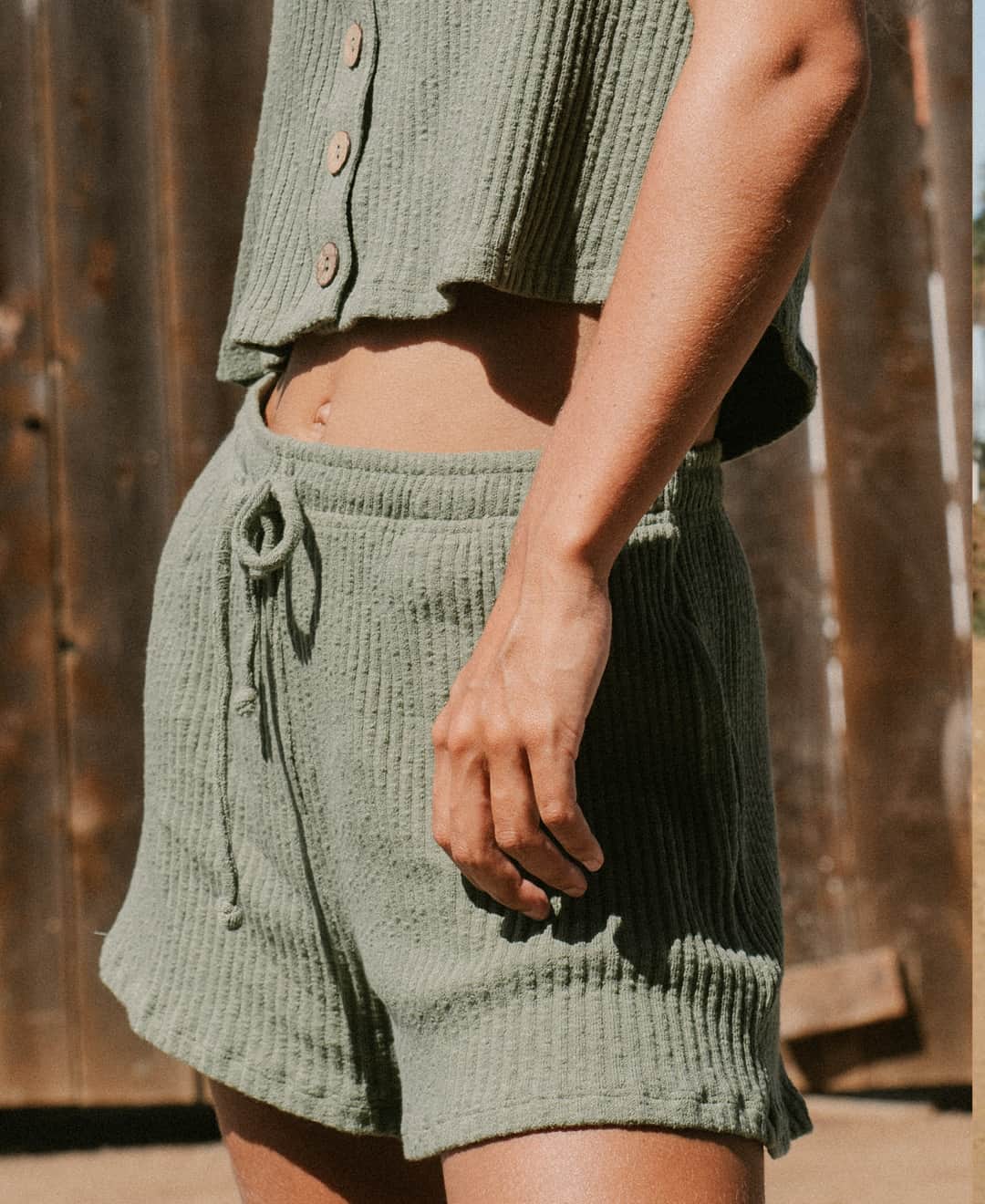 BILLABONG WOMENSのインスタグラム：「Refresh your loungewear collection with all new Essentials. A fresh yet fuss free palette of down to earth hues.」
