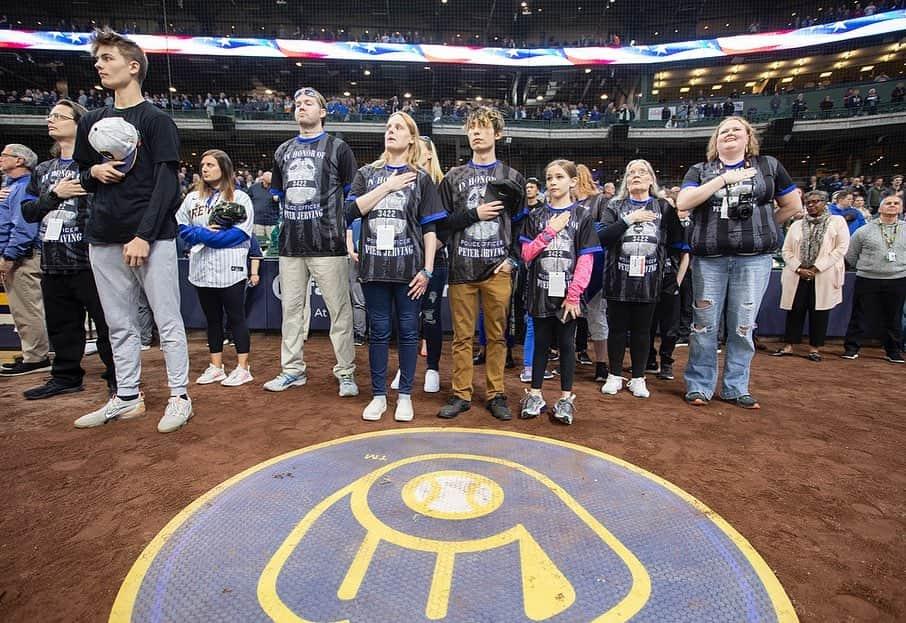 ミルウォーキー・ブルワーズさんのインスタグラム写真 - (ミルウォーキー・ブルワーズInstagram)「Before tonight’s game, fallen Milwaukee Police Officer Peter Jerving was recognized as the first recipient of the Brewers Hometown Champions Award.  Peter made the ultimate sacrifice for his community on Feb. 6, 2023 when he was fatally shot in the line of duty.  #ThisIsMyCrew」4月26日 9時08分 - brewers