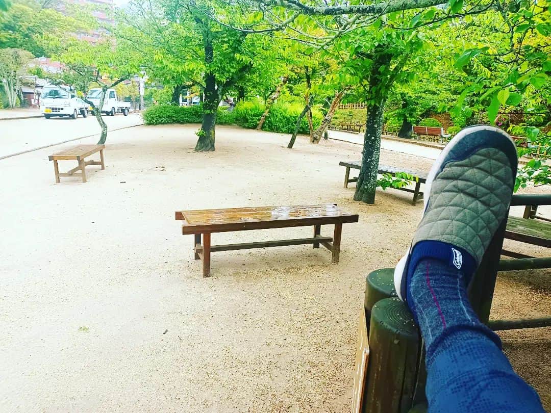 松本隆博のインスタグラム：「。⁡ ⁡雨の道後公園‪(´•ᴗ• ก )‬՞ ՞。⁡ ⁡⁡ 雨やんどらんやんけ…⁡ ⁡⁡ ⁡還暦少年 松本隆博⁡ ⁡」