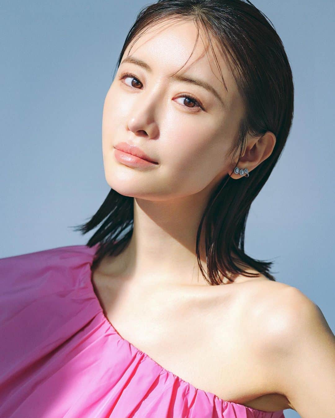 柴田フミコのインスタグラム：「松本まりかさん  MAQUIAのcoverです 美しい  #MAQUIA #松本まりか #fumikoshibata #柴田フミコ」
