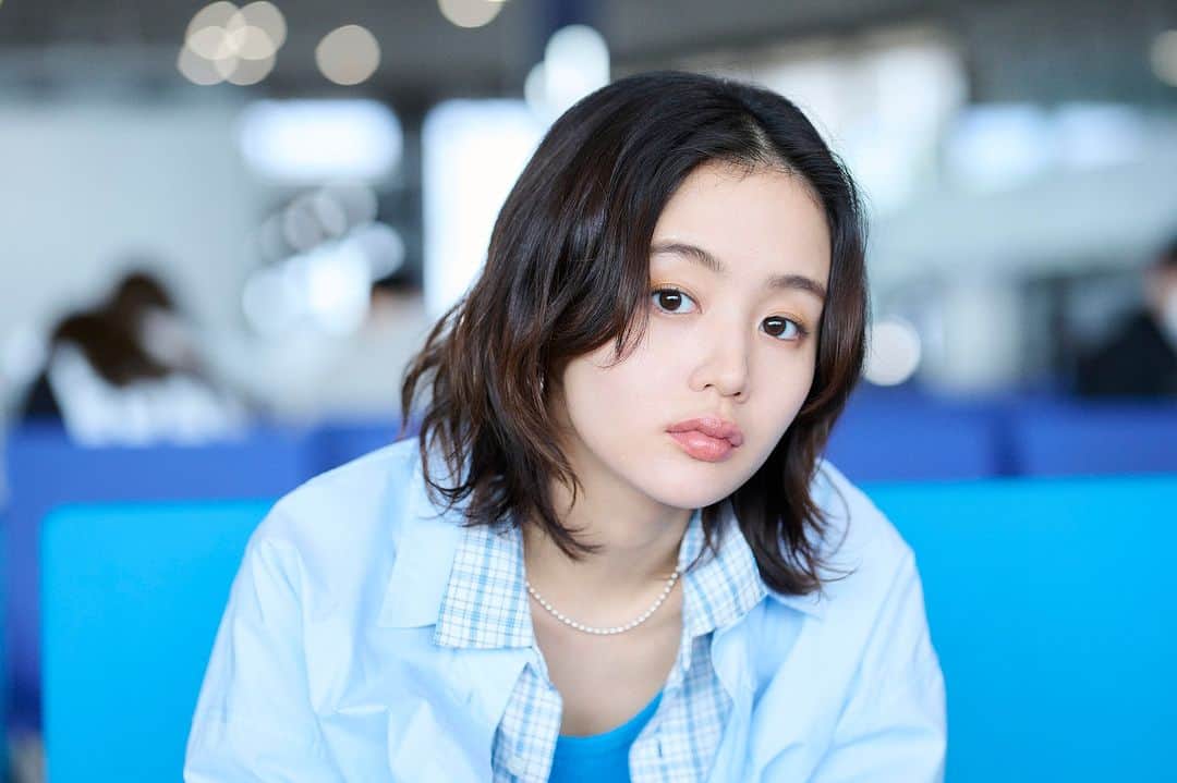 キャナルシティ博多のインスタグラム：「福岡出身、5/17(水)に4thアルバム『AIRPORT』をリリースするシンガーソングライターの藤原さくらさんを迎えてのスペシャルトーク＆ミニライブの開催が決定🎉🎊🎉 新作アルバムの制作秘話はもちろん、最近気になるモノ・コトなど色々な魅力を持つ藤原さくらの「今」に迫ります😤 トークの後には、そのスモーキーな歌声が紡ぎ出す世界をお楽しみに🎤  【出演者名】藤原さくら 【開催日】2023年5月6日(土)14:00～  【開催場所】B1Fサンプラザステージ 【MC】黒川修＆愛智望美（いずれもFM FUKUOKAパーソナリティー）  キャナル誕生祭が送るスペシャルな時間をお楽しみください！！🎵  #canalcityhakata #canalcity #キャナルシティ博多  #キャナル誕生祭 #FM FUKUOKA #藤原さくら #GWイベント   #福岡旅行 #福岡観光 #博多旅行 #博多観光」
