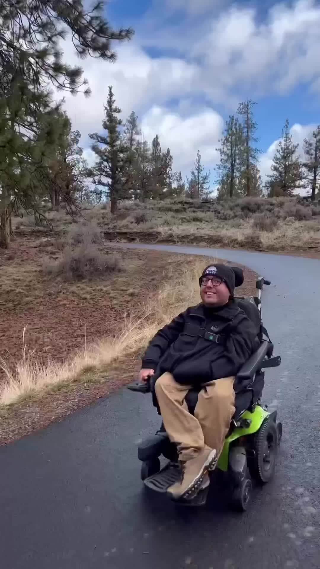 REIのインスタグラム：「Hiking in a wheelchair? #REIpartner @curbfreecorylee has a few tips—like take extra supplies and check your chair's charge before heading out.」