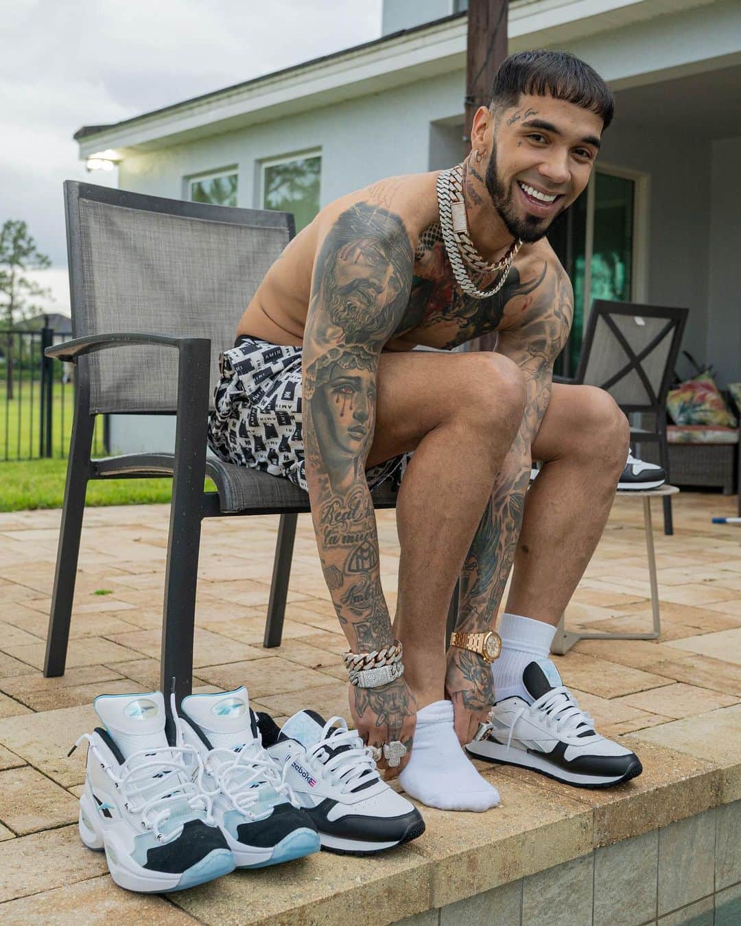 Foot Lockerのインスタグラム：「Ya salieron mis @reebok nuevas en @footlocker ONLINE Y EN LAS TIENDAS 🏬 EN CUALQUIER MALL EN LA USA 🇺🇸👟👟  VOY A ESCOGER AL GANADOR DEL POST ANTERIOR AHORA MISMO, LOS Q COMENTARON PENDIENTES AL DM 👹  #Rompecorazones 💔💔💔💔🔜」