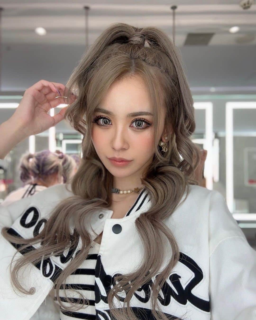 染谷リアナのインスタグラム：「ニューヘア&ネイル💖💖  髪は　@maaya0014.ankh くん💇🏼‍♀️ ネイルは　@nailfocus1 さん💅🏼  今回も両方お気に入りすぎてる☁️🪄  #instagood #instalike #like4likes #l4ls #follome #f4f #newnails #newhair」
