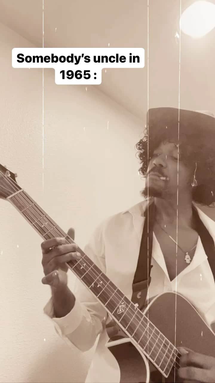 Reggie COUZのインスタグラム：「Plucking the hell out dem notes LMAOO! 😭😂😭」