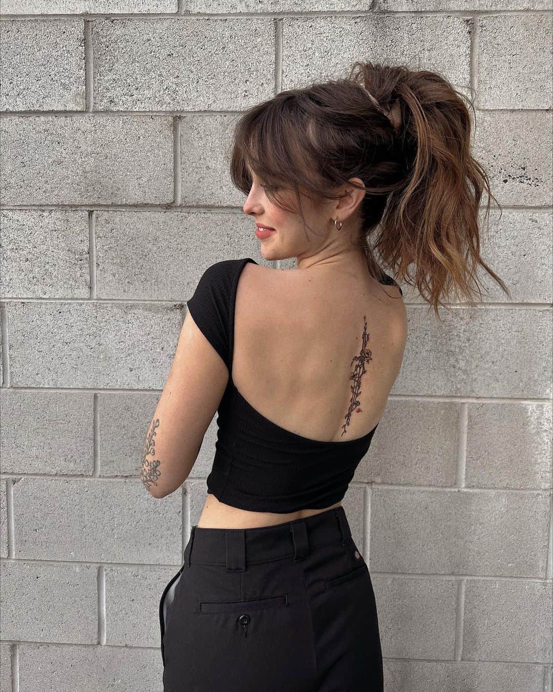 Acacia Brinleyさんのインスタグラム写真 - (Acacia BrinleyInstagram)「“Remember that you are a wolf. And you cannot be caged.” 🗡️💙   Tattoo by the beautiful @twistedpixietattoos」4月26日 10時34分 - acaciakersey