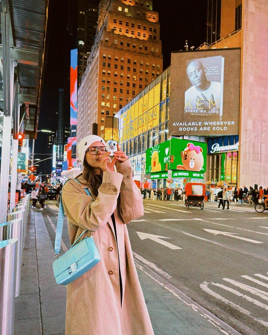 Camila Queirozのインスタグラム：「📍happy kid at her fav city」