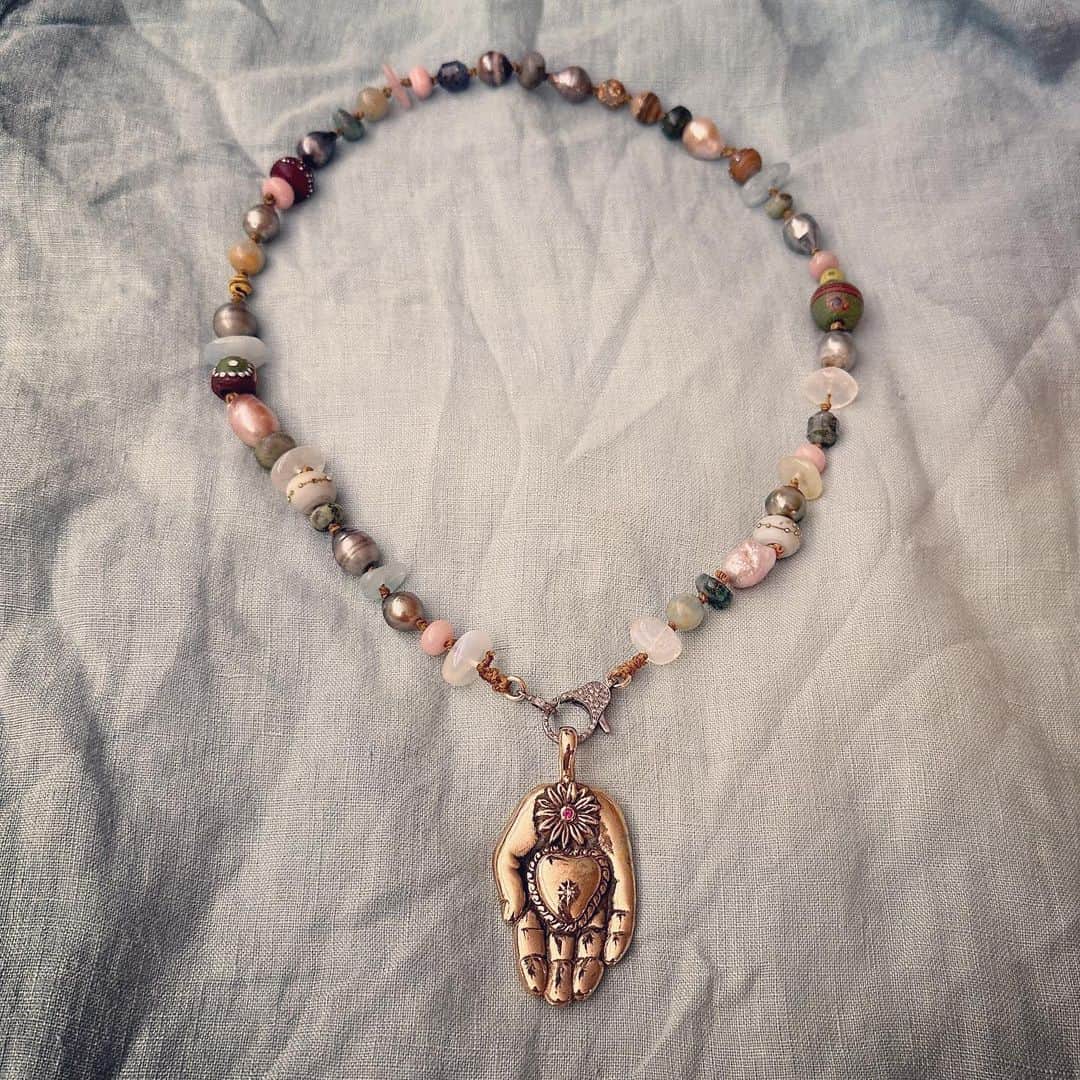 キャサリン ミッシェルさんのインスタグラム写真 - (キャサリン ミッシェルInstagram)「Made especially for @taosandtribe 🕊️#jewelryasmedecinecm #wearpearls #magicalhealing #heirloom #amour #perles」4月26日 10時38分 - catherinemichiels