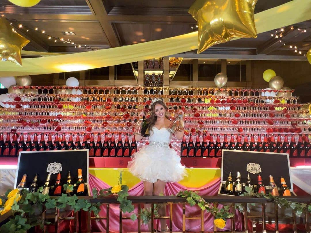 藤咲ひなたのインスタグラム：「4月4日5日バースデーイベント終えまして とっても素晴らしい二日間になったとともに  すすきので初の快挙を成し遂げられました❤️❤️❤️  皆様から愛されてて ひなたは幸せです🥺🌼🌼  残り1週間今月まだまだ受け付けておりますので、まだ来てない方は来てください🥺💓  今後とも藤咲ひなたを よろしくお願いします🧡  まだまだ載せるのでしつこいかも😳💓」