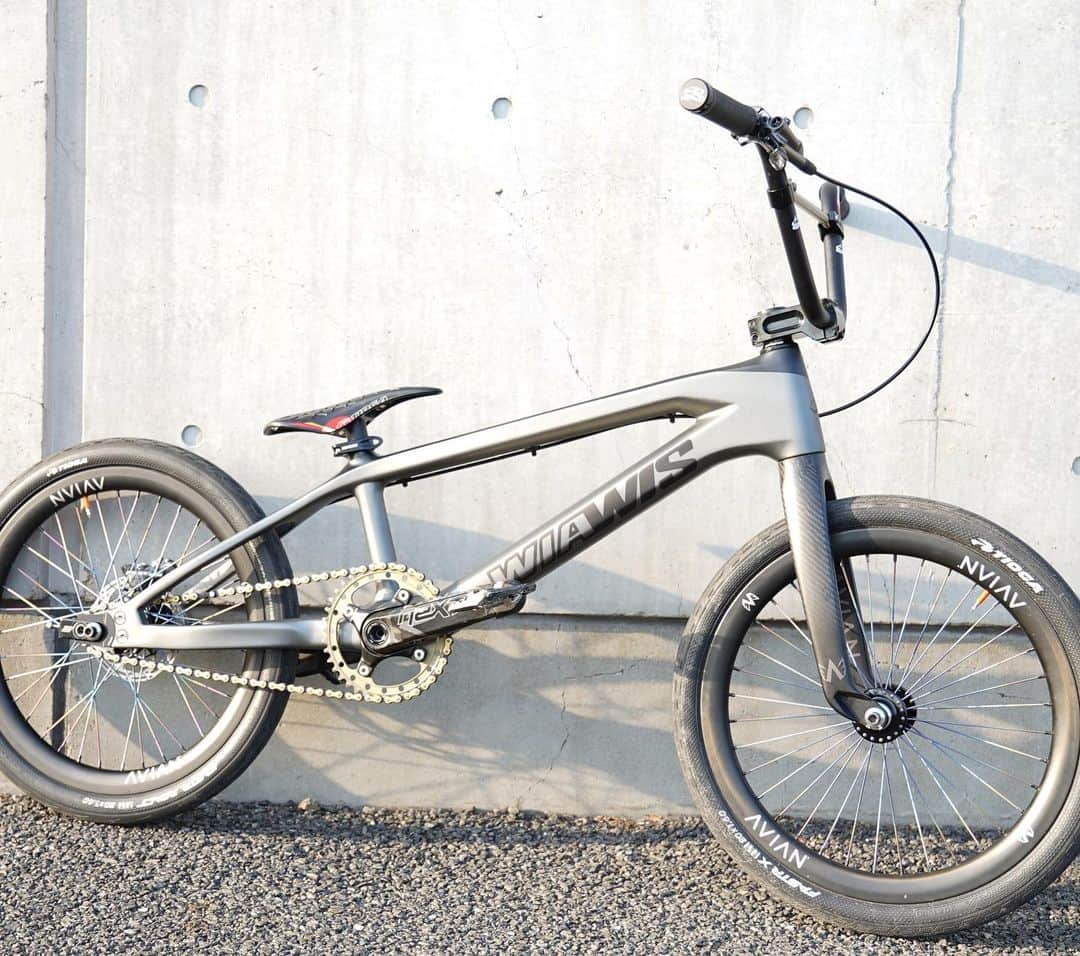 畠山紗英さんのインスタグラム写真 - (畠山紗英Instagram)「New bike😍🚲 I’m so ready for the World Cup season!!  今シーズンのニューバイク！マットグレーが渋くてお気に入り😍  📸 @yosukearth   #newbike #wiawis #tioga #shimano #newera」4月26日 21時38分 - saehatakeyama