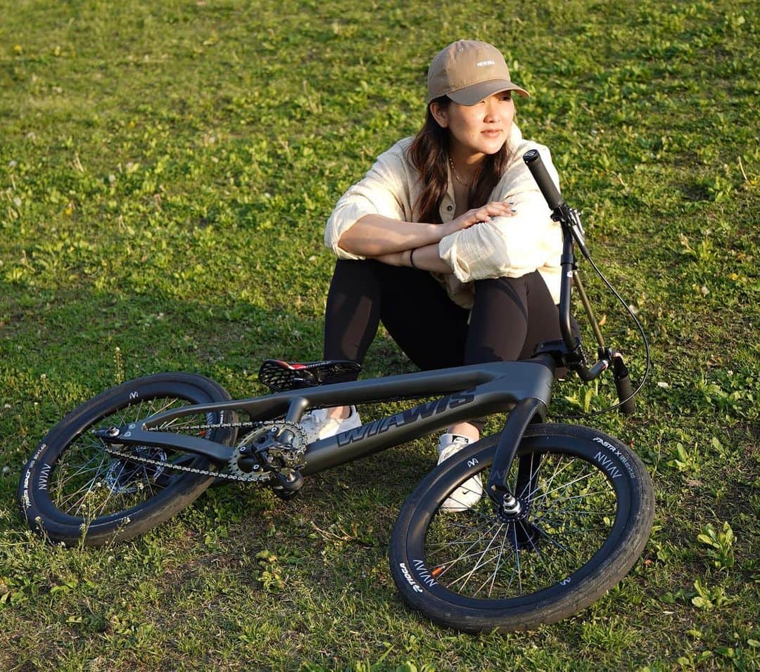 畠山紗英さんのインスタグラム写真 - (畠山紗英Instagram)「New bike😍🚲 I’m so ready for the World Cup season!!  今シーズンのニューバイク！マットグレーが渋くてお気に入り😍  📸 @yosukearth   #newbike #wiawis #tioga #shimano #newera」4月26日 21時38分 - saehatakeyama