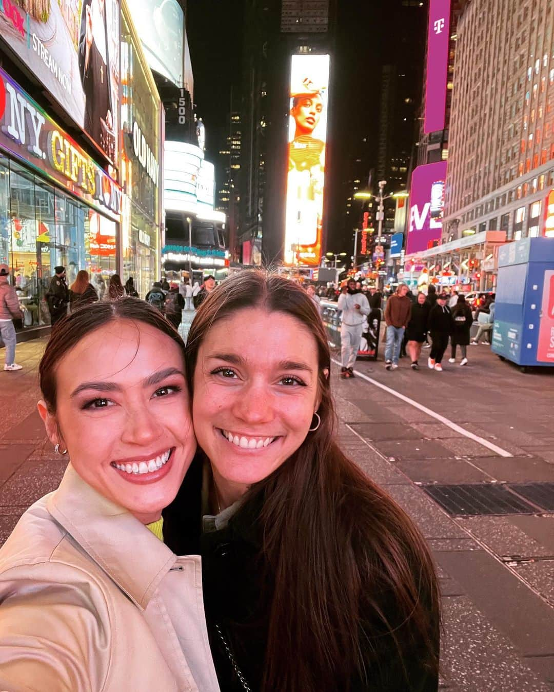 マディソン・チョックさんのインスタグラム写真 - (マディソン・チョックInstagram)「Last week in NY 💙⚾️🦪🌷👰🏻‍♀️🌃」4月26日 21時38分 - chockolate02