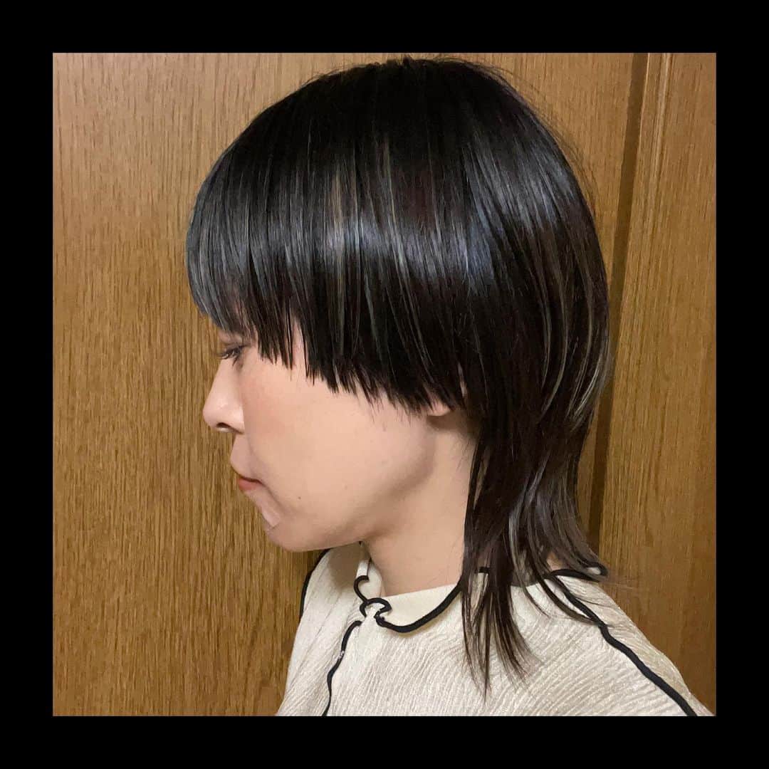 etsucoさんのインスタグラム写真 - (etsucoInstagram)「顎にキズパワーパッド貼ったまま美容院行く人😇✌🏼 ・ 3ヶ月ぶりの美容院。天国。 ・ いつもありがとう @kenjinakase  @cotora.hd  ・ 色落ちも楽しみ✨ ・ 横がめちゃくちゃかわいいから2枚目見て欲しい。(キズパワーパッド健在) ・ ・ #神様仏様美容師様」4月26日 20時06分 - etsuco1229