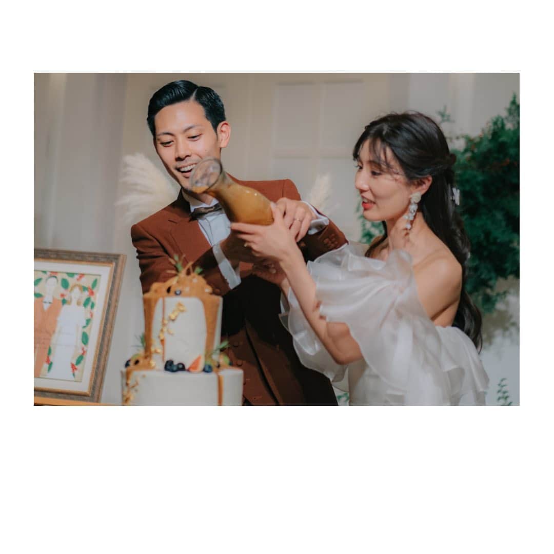 結婚式場 ヴィラ・デ・マリアージュ宇都宮のインスタグラム：「. 　　 入刀ではなく「カラードリップ」 カラードリップはオーストラリアのシドニーが発祥と言われており，新郎新婦様の初めての共同作業を溢れる幸せと表現して仕上げます🍯 　　 　　  #ウェディングケーキ #ウェディングケーキデザイン  #プロヴァンス⁡⁡ #フランス⁡⁡ #南フランスの街⁡⁡⁡ #ヴィラデマリアージュ⁡⁡⁡⁡⁡⁡⁡ #ヴィラデマリアージュ宇都宮⁡⁡⁡⁡⁡⁡⁡ #自然⁡ #ナチュラルウエディング⁡ #宇都宮結婚式⁡⁡⁡⁡ #那須結婚式⁡⁡⁡⁡⁡ #栃木結婚式⁡⁡⁡⁡⁡⁡⁡ #宇都宮結婚式場⁡⁡⁡⁡⁡⁡⁡ #那須結婚式場⁡⁡⁡⁡⁡ #栃木結婚式場⁡⁡⁡⁡⁡⁡⁡ #那須ウエディング⁡⁡⁡⁡⁡ #宇都宮ドレスショップ⁡⁡⁡⁡⁡⁡⁡ #ウェディングドレス  #栃木ドレスショップ⁡⁡⁡⁡⁡⁡ #ヴィラ花嫁⁡⁡⁡⁡⁡⁡⁡ #宇都宮花嫁⁡⁡⁡⁡⁡⁡⁡ #栃木花嫁⁡⁡ #宇都宮レストラン⁡ #栃木レストラン⁡ #宇都宮カフェ⁡ #栃木カフェ」