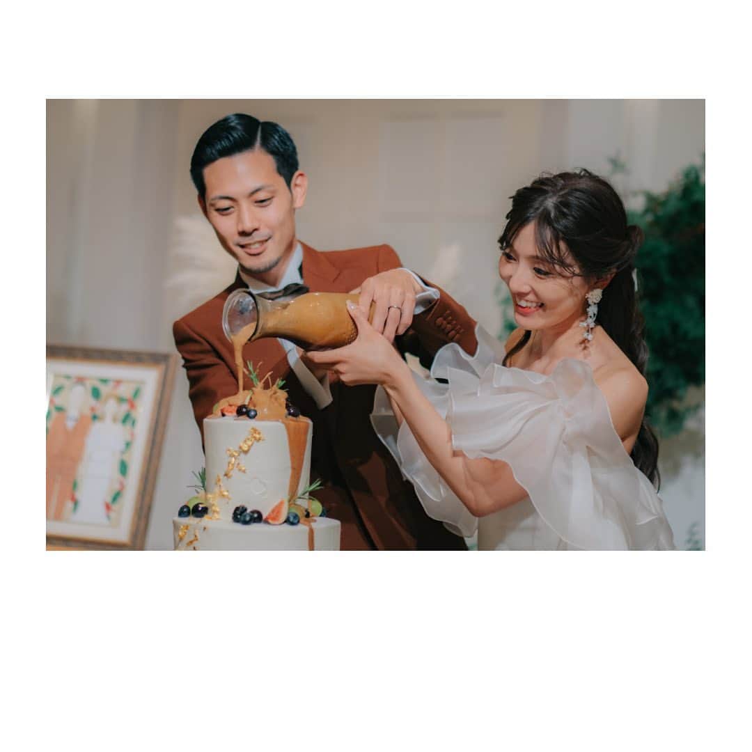 結婚式場 ヴィラ・デ・マリアージュ宇都宮のインスタグラム：「. 　　 入刀ではなく「カラードリップ」 カラードリップはオーストラリアのシドニーが発祥と言われており，新郎新婦様の初めての共同作業を溢れる幸せと表現して仕上げます🍯 　　 　　  #ウェディングケーキ #ウェディングケーキデザイン  #プロヴァンス⁡⁡ #フランス⁡⁡ #南フランスの街⁡⁡⁡ #ヴィラデマリアージュ⁡⁡⁡⁡⁡⁡⁡ #ヴィラデマリアージュ宇都宮⁡⁡⁡⁡⁡⁡⁡ #自然⁡ #ナチュラルウエディング⁡ #宇都宮結婚式⁡⁡⁡⁡ #那須結婚式⁡⁡⁡⁡⁡ #栃木結婚式⁡⁡⁡⁡⁡⁡⁡ #宇都宮結婚式場⁡⁡⁡⁡⁡⁡⁡ #那須結婚式場⁡⁡⁡⁡⁡ #栃木結婚式場⁡⁡⁡⁡⁡⁡⁡ #那須ウエディング⁡⁡⁡⁡⁡ #宇都宮ドレスショップ⁡⁡⁡⁡⁡⁡⁡ #ウェディングドレス  #栃木ドレスショップ⁡⁡⁡⁡⁡⁡ #ヴィラ花嫁⁡⁡⁡⁡⁡⁡⁡ #宇都宮花嫁⁡⁡⁡⁡⁡⁡⁡ #栃木花嫁⁡⁡ #宇都宮レストラン⁡ #栃木レストラン⁡ #宇都宮カフェ⁡ #栃木カフェ」