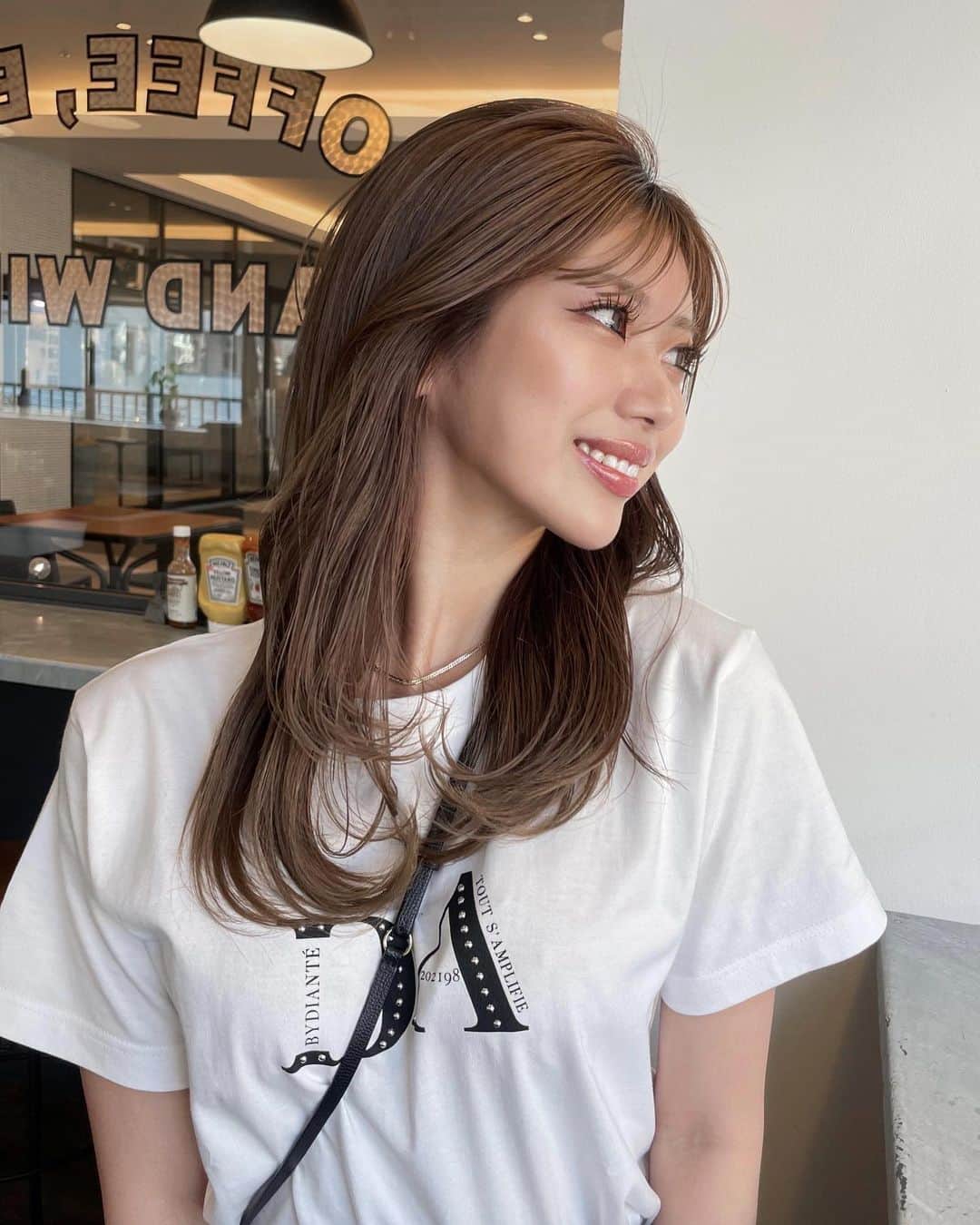 瀬戸南さんのインスタグラム写真 - (瀬戸南Instagram)「. 𝐻𝑎𝑖𝑟 𝑐ℎ𝑎𝑛𝑔𝑒 ❤︎  @licca_yuri   今回もしっかり明るめベージュで、 前髪も2wayレイヤーカットの 安定ヘアスタイル継続中👱🏼‍♀️🤍🤍  夏は毎年イメチェンするけど 今年はどうしよっかな、、  あと、ストーリーで大好評やった コーデはこんな感じ📸💕💕 モノトーンカジュアル最強。  #DIANTE#DIANTE_STYLE #hair#harrystyles#レイヤーカット #前髪#2way#モノトーンコーデ」4月26日 20時17分 - minami_seto