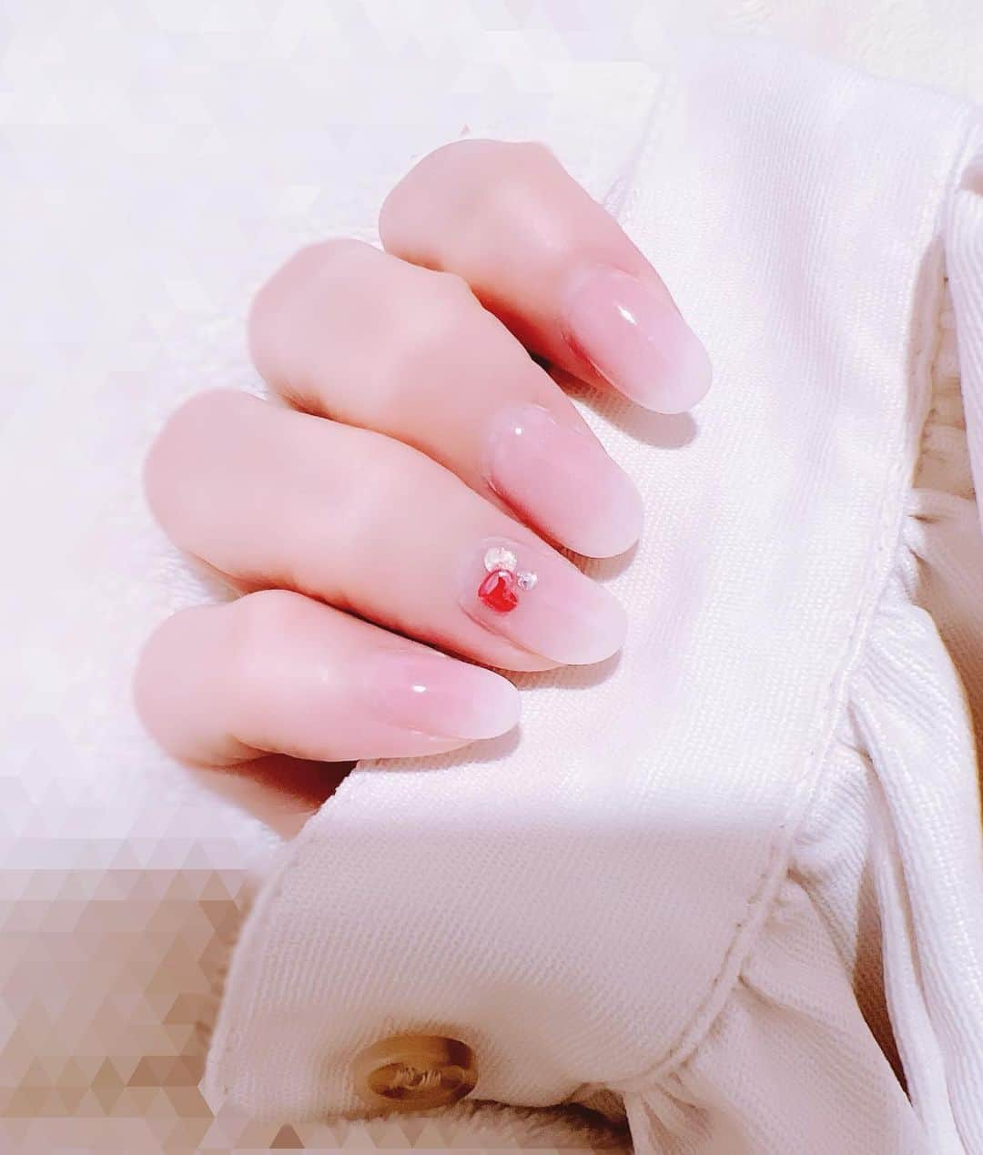 みけねこのインスタグラム：「噂のチークネイル💅︎💕︎ とハリネズミケーキ🦔︎💕︎ きゃわいい♡⃛  #チークネイル #かわちい」