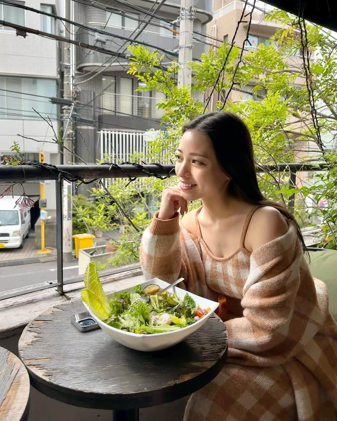 飯田りほのインスタグラム：「最近すっぴんでラフな服でお出かけすること多い🤣 過ごしやすい天気が続けばいいのにね🌻🌼🌻 . . . #ciel #シエル #春コーデ #イエローコーデ #ブラウンコーデ」