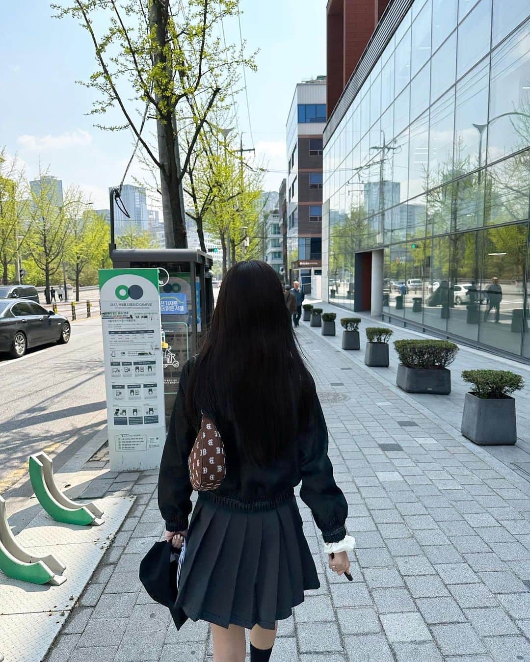 田口珠李さんのインスタグラム写真 - (田口珠李Instagram)「산책하는 것을 좋아해☀️  お天気のいい日はたくさん歩くの」4月26日 20時30分 - suaaminm