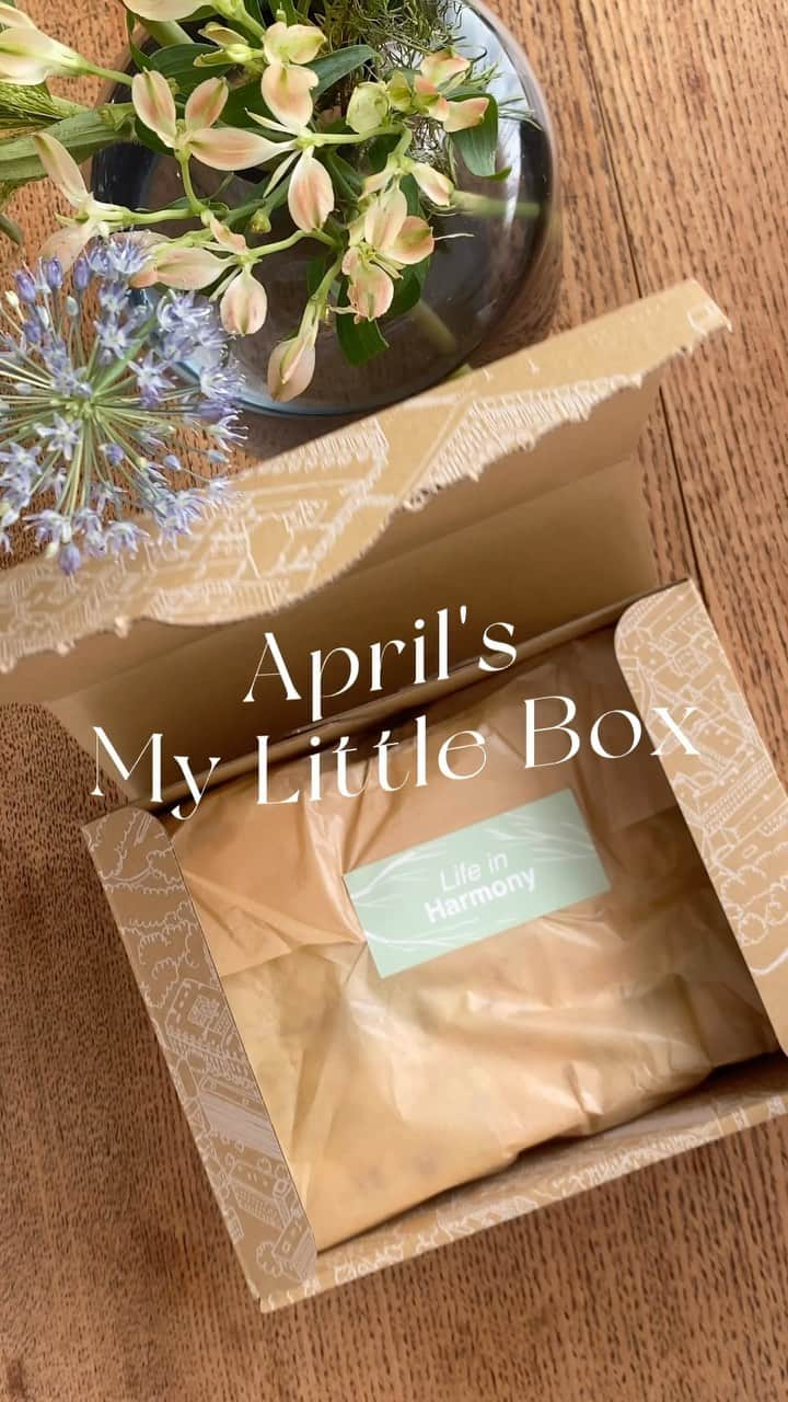 My Little Box Japanのインスタグラム：「＼4月ボックスの中身をご紹介🎁🌿／  今月は、オーガニック植物に着目した immunoの スキンケアや、DEWのクレイマスク洗顔など、 肌への心地よさを感じられるアイテムがラインナップ。  忙しくなる新生活に向けて心休まるアイテムで 充実した毎日を過ごしてみない？🤍  ※お届けしているコスメはお客様によって異なる可能性がございますので、予めご了承ください。  #mylittlebox #マイリトルボックス #unboxing #開封動画 #immuno #イミュノ #dew #デュウ #コスメ紹介 #ソープディッシュ #ノートパッド」